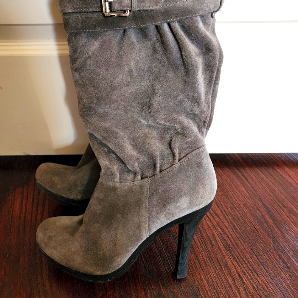 Size 8 womens suede boots